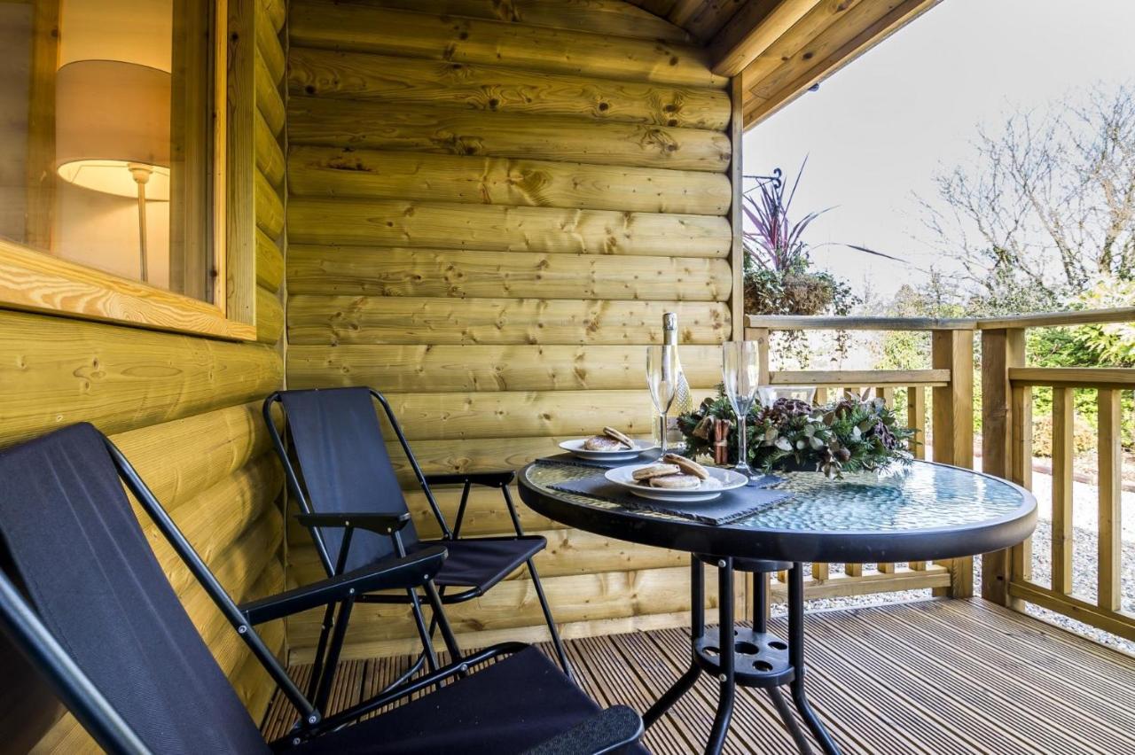Fern Lodge - 2 Bedroom Log Cabin - Saint Florence - Tenby Esterno foto