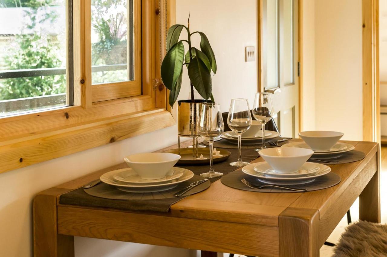 Fern Lodge - 2 Bedroom Log Cabin - Saint Florence - Tenby Esterno foto