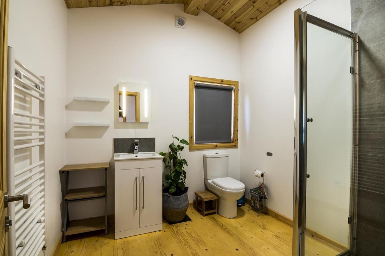 Fern Lodge - 2 Bedroom Log Cabin - Saint Florence - Tenby Esterno foto