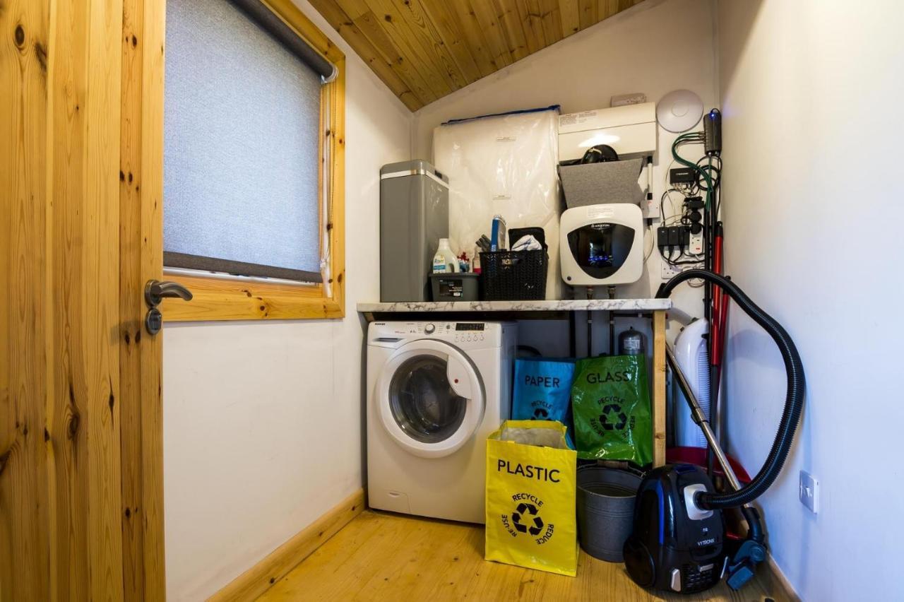 Fern Lodge - 2 Bedroom Log Cabin - Saint Florence - Tenby Esterno foto