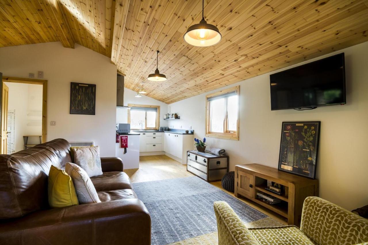Fern Lodge - 2 Bedroom Log Cabin - Saint Florence - Tenby Esterno foto