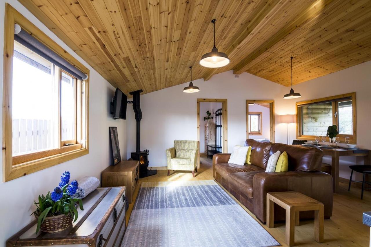 Fern Lodge - 2 Bedroom Log Cabin - Saint Florence - Tenby Esterno foto