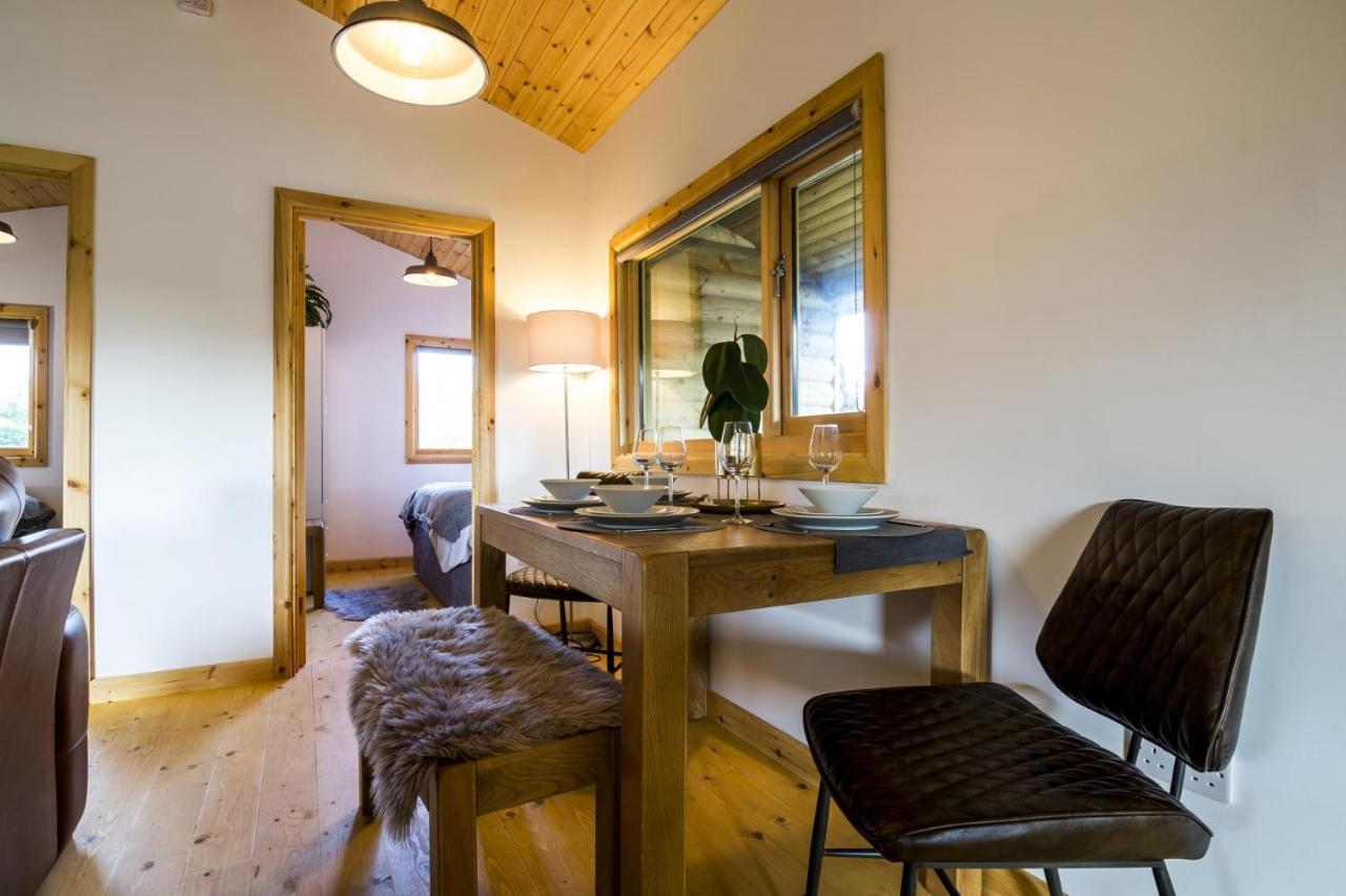 Fern Lodge - 2 Bedroom Log Cabin - Saint Florence - Tenby Esterno foto
